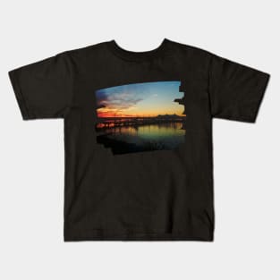 Beautiful photography of ocean and sunset sky landscape USA nature lovers Kids T-Shirt